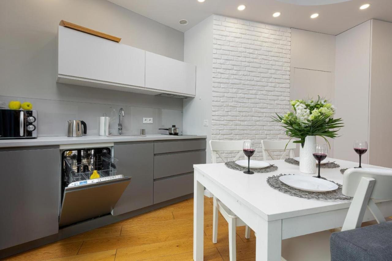 Modern Apartment With Pool Near Golden Terraces Warschau Buitenkant foto